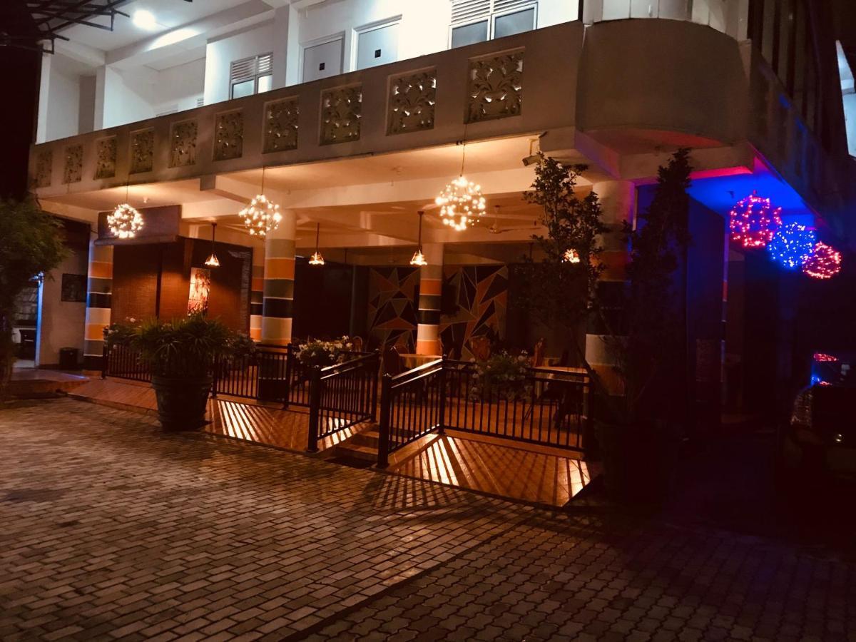 Crescent Resort Galle Bagian luar foto